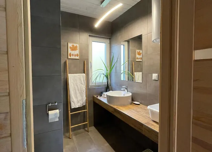 Kwiatowa Laka Nyaraló Sliwin